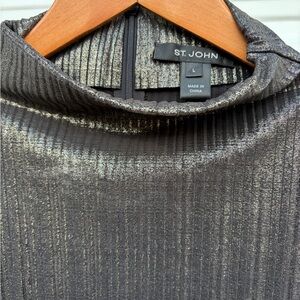 St. John Shimmering Black And Gold Ribbed Funnel Neck Blouse. Women’s L.